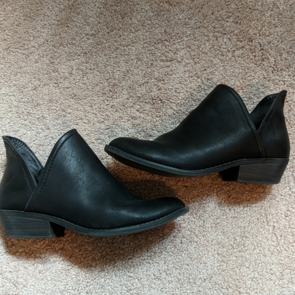 Boots - Picture 2 of 4